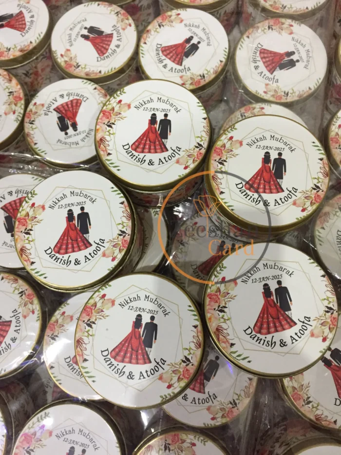 Couple Printed Bid Box With Maroon Dress