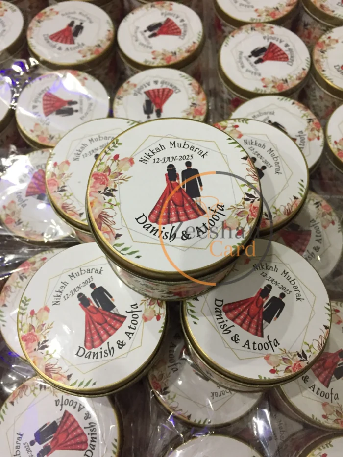 Couple Printed Bid Box With Maroon Dress